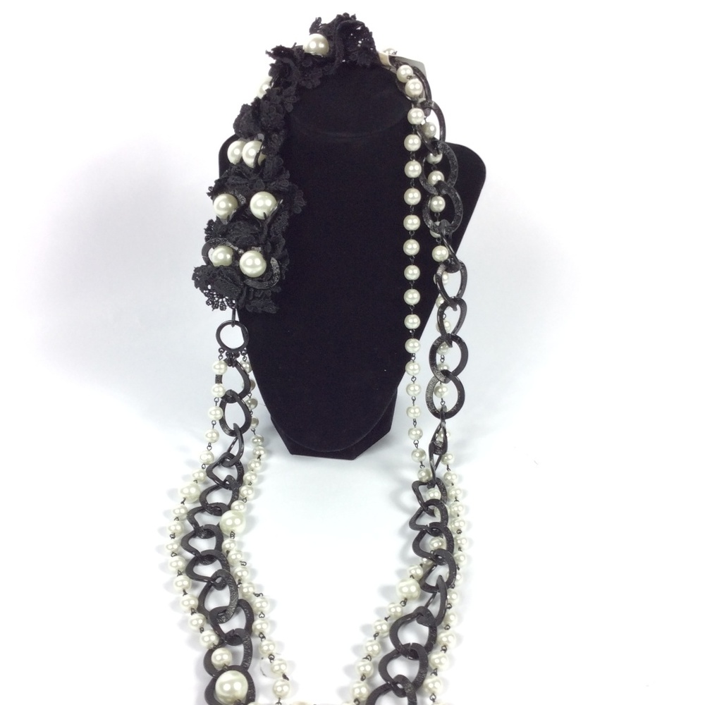 EFM Pearl Lace Necklace